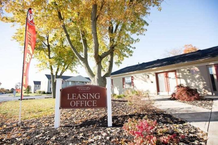 Holland Crossing Apartments Outdoor Sign