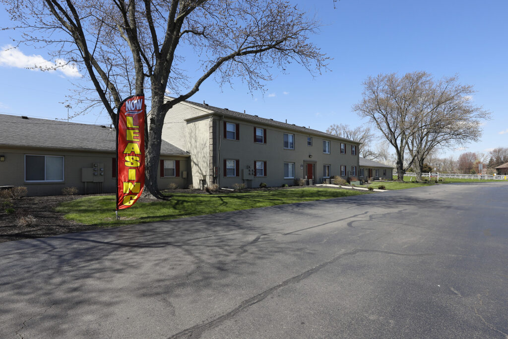 holland crossing exterior and leasing office